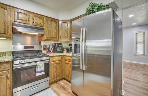 LaPlace House | 30 Mi to The Big Easy: LaPlace Home w/Backyard!