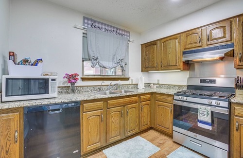 LaPlace House | 30 Mi to The Big Easy: LaPlace Home w/Backyard!