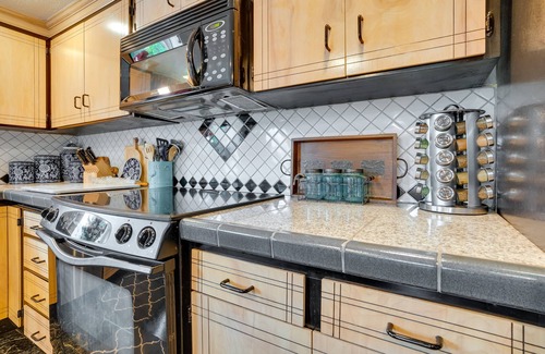Monitor House | 30 Mins to Leavenworth: Home w/Hot Tub & Yard!