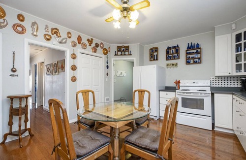Keswick Cottage | 30 Night Rental - Quaint Country Charm 45 Minutes from Toronto