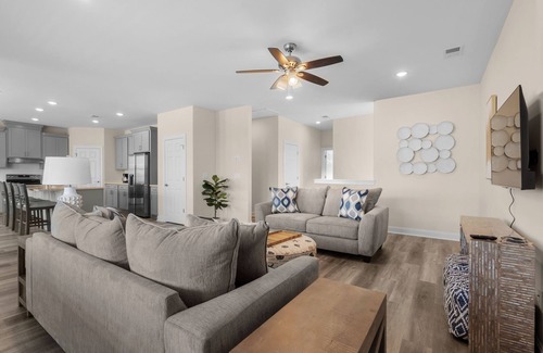 Cherry Grove Beach House | 30% off 3-7 thru Sept. 27. 3 min. NEW Pet friendly 5 bedroom 5 bath house. Pool