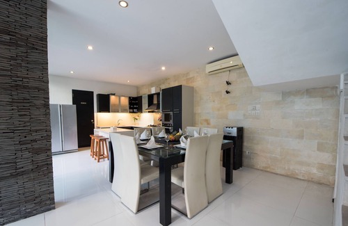 Sunset Road Villa | 30%OFF Seminyak Brilliant Location Sky-Villa.com Seminyak Nr Ocean Modern Clean