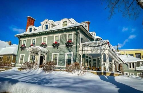 Downtown Minneapolis Bed & Breakfast | 300 Clifton