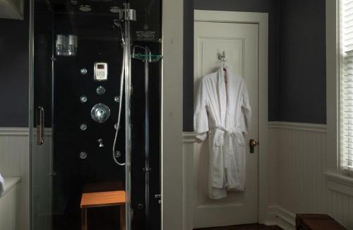 Downtown Minneapolis Bed & Breakfast | 300 Clifton