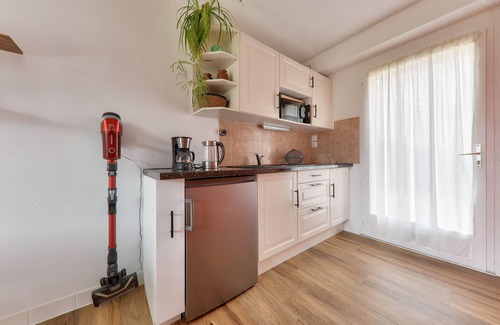 Saint-Jacques Ski Chalet | 300 m from the beach - House for 4 with garden
