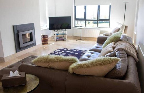 Enniscorthy House | 300 m² House ∙ 4 bedrooms ∙ 14 guests