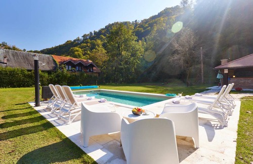 Samobor House | 300 m² House ∙ 3 bedrooms ∙ 9 guests