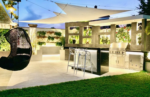 San Pedro de Alcantara Villa | 300 meters from beach, children's playground, heated pool, exterior kitchen/BBQ