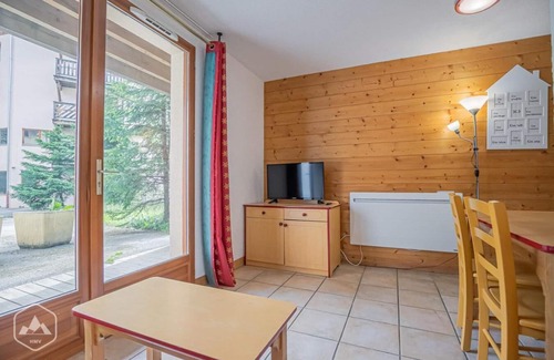 Aussois Apartment | 300m from resort center, Ground floor, terrace, tv, ski locker, 28m², Aussois