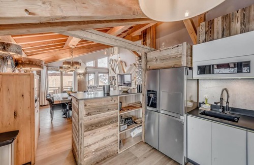 Les Almes Apartment | 300m from resort center, fitness, sauna, balcony, fireplace or stove, tv, ski locker, 250m², Tignes