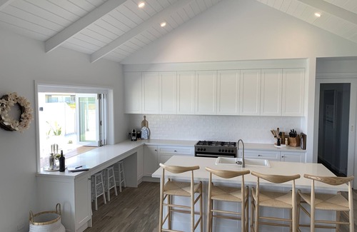 Waterhouse House | 300m to restaurants & shops, 400M to the beach!