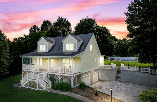 Fletcher House | 302 m² House ∙ 4 bedrooms ∙ 11 guests