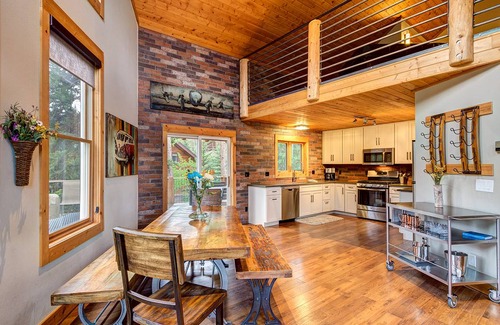 Blue River House | 305 m² House ∙ 4 bedrooms ∙ 10 guests