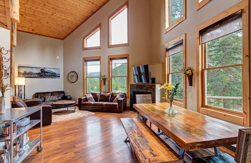 Blue River House | 305 m² House ∙ 4 bedrooms ∙ 10 guests