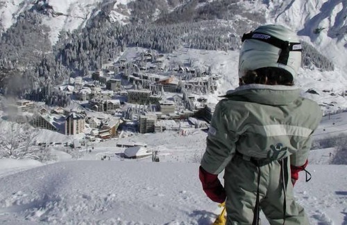 Eaux-Bonnes Apartment | 30m from resort center, 2nd floor, view ski slopes, fitness, swimming pool, sauna, tv, ski locker