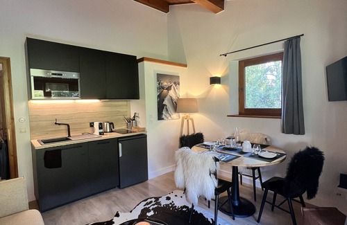 Megeve Apartment | 30m2 apartment - sleeps 4 500m from the Megève slopes + Parking - Wifi - Locker