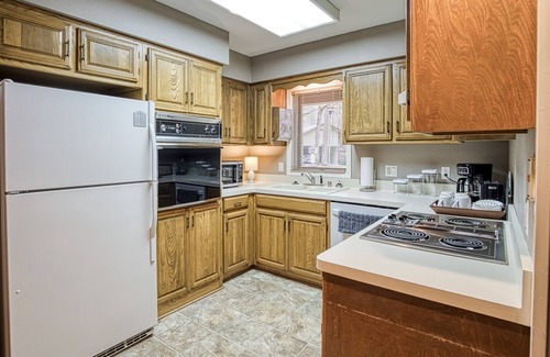 Hot Springs Village House | 31 Lacanada Way - A great one level lake front duplex with a carport convenient
