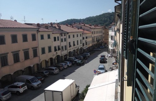 Porciano Apartment | 31 Piazza Bernardo Tanucci