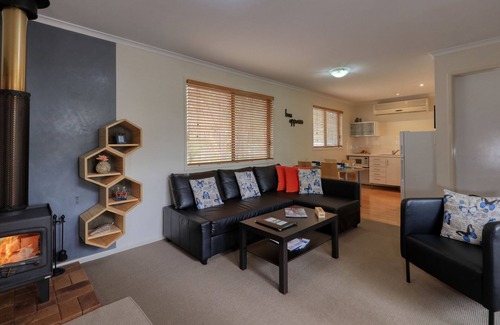 Stanthorpe Cottage | 31 The Rocks