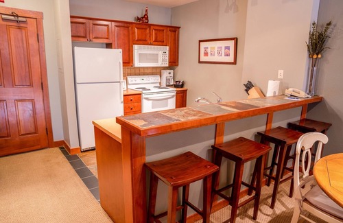 Salt Lake Mountain Resorts Condo | 3104 - One Bedroom + Den Standard Powderhorn Lodge by RedAwning