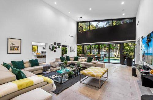Northeast Coconut Grove House | 313 m² House ∙ 5 bedrooms ∙ 12 guests