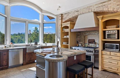 Loghill Village House | 314 Hummingbird Trail - Ridgway