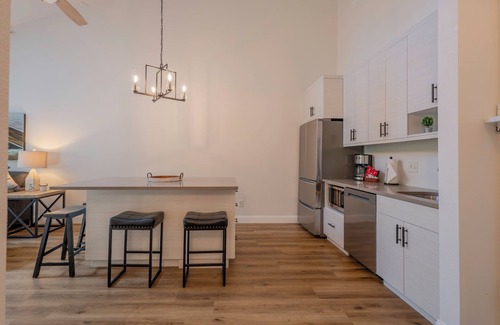 Delavan Lake Condo | 316 - Beautiful One Bedroom Condo Suite