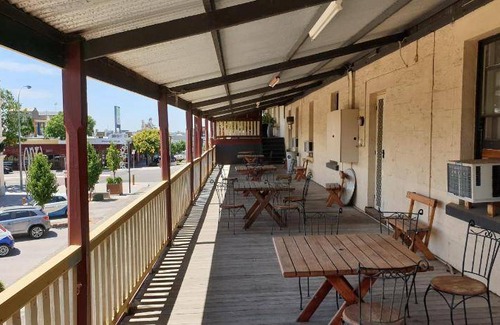 Murray Bridge Hotel | 32 m² Motel ∙ 3 bedrooms ∙ 7 guests