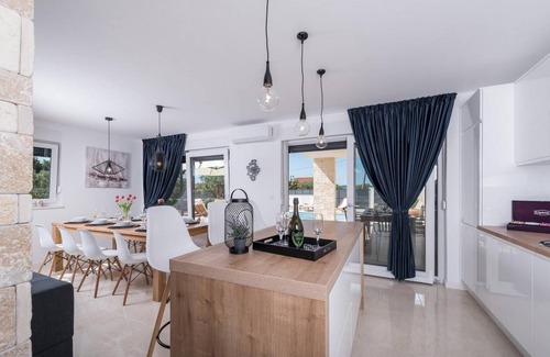 Sukosan House | 320 m² House ∙ 4 bedrooms ∙ 10 guests