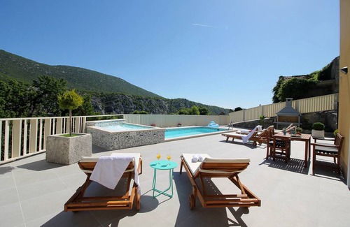 Omis Villa | 320 m² Villa ∙ 6 bedrooms ∙ 14 guests