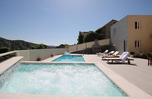 Omis Villa | 320 m² Villa ∙ 6 bedrooms ∙ 14 guests