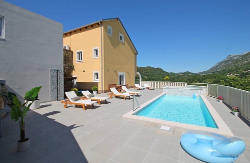 Omis Villa | 320 m² Villa ∙ 6 bedrooms ∙ 14 guests