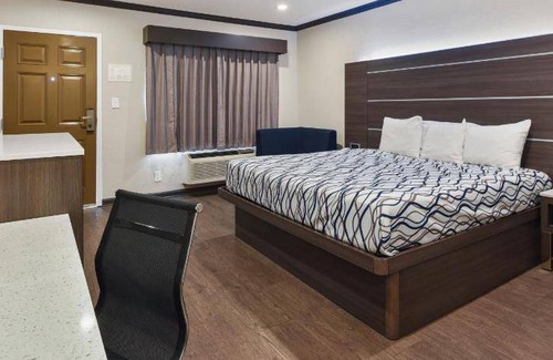 Monrovia Hotel | 325 m² Motel ∙ 4 guests