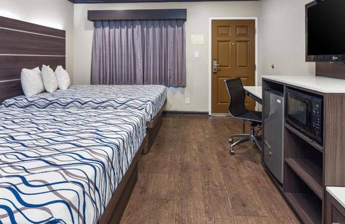 Monrovia Hotel | 325 m² Motel ∙ 4 guests