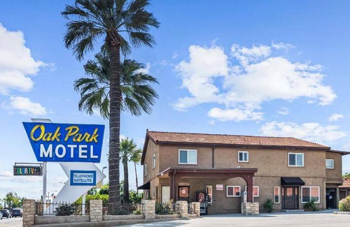 Monrovia Hotel | 325 m² Motel ∙ 4 guests