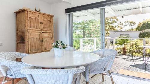 Killcare Heights House | '33 Degrees - Stunning Views' by HolidayCo