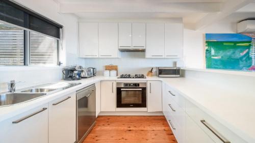 Killcare Heights House | '33 Degrees - Stunning Views' by HolidayCo