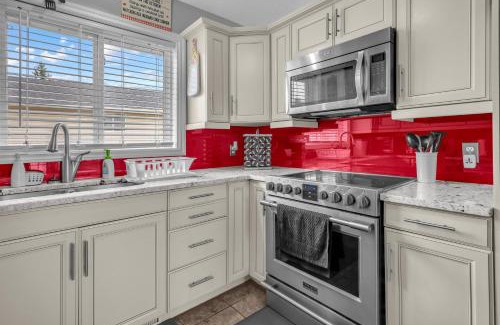 Calgary House | 33 Executive Home, Ac, Airport