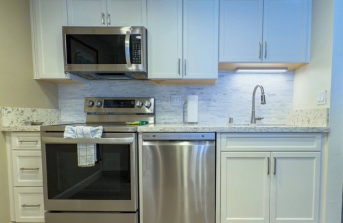 North Pacific Beach Condo | 33% OFF PB True Oceanfront 8/29/2025 thru 9/5/2025 1 Bed 1 Bath Sleeps 6