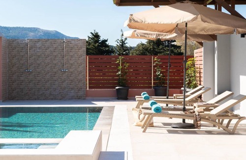 Filerimos House | 330 m² House ∙ 4 bedrooms ∙ 10 guests