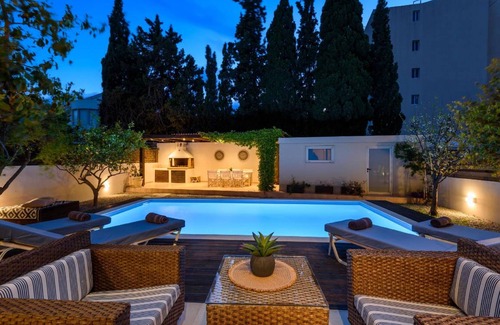 Ialyssos House | 330 m² House ∙ 5 bedrooms ∙ 10 guests