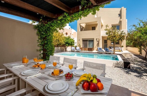 Ialyssos House | 330 m² House ∙ 5 bedrooms ∙ 10 guests