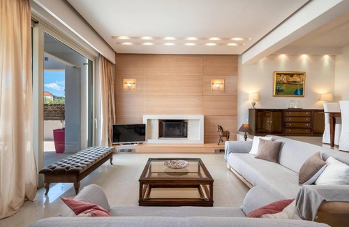 Ialyssos House | 330 m² House ∙ 5 bedrooms ∙ 10 guests