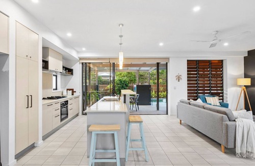 Mount Coolum House | 34 Boardrider Crescent