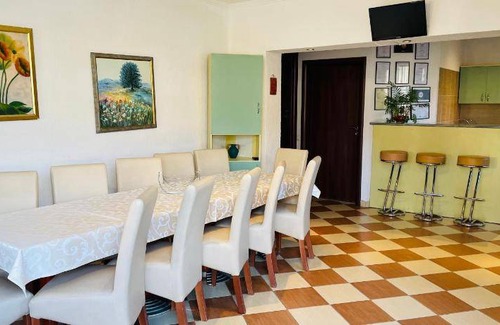 Moieciu House | 340 m² House ∙ 6 bedrooms ∙ 12 guests