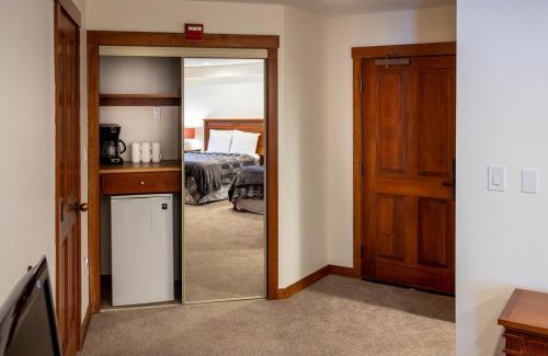 Snowbird Apartment | 3419B - Double Queen Standard Powderhorn Lodge suite