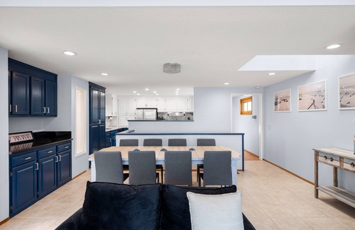 Hollywood House | 3446 O - Blue Haven Beach House