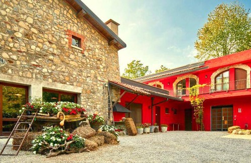 Albese con Cassano House | 35 m² Farmhouse ∙ 3 guests