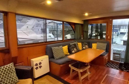 Montalieu-Vercieu Boat Rental | 35 m² Houseboat ∙ 2 bedrooms ∙ 5 guests