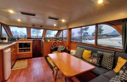 Montalieu-Vercieu Boat Rental | 35 m² Houseboat ∙ 2 bedrooms ∙ 5 guests